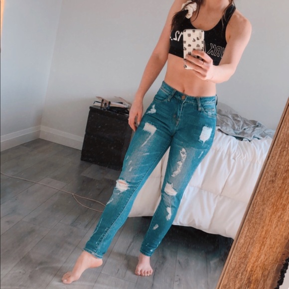 Current/Elliot Aritzia Distressed Jeans| s 26 - Picture 3 of 7